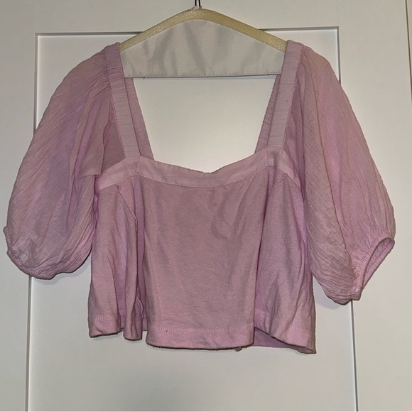 Urban Outfitters Pink Ruffle Sleeve Crop - Picture 1 of 4
